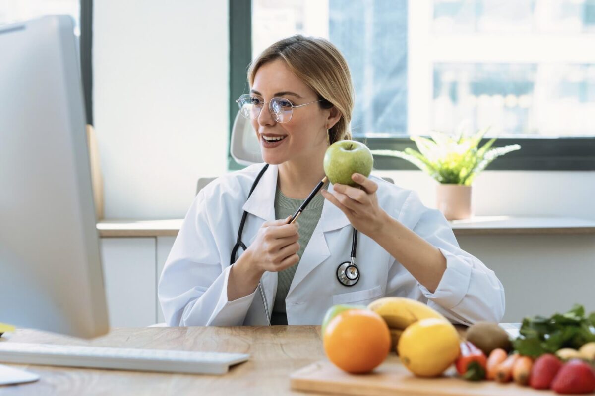 nutritionist virtually consults with patient