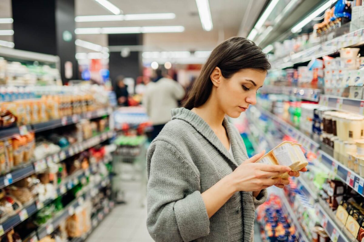 woman shops for nutritionally balanced food